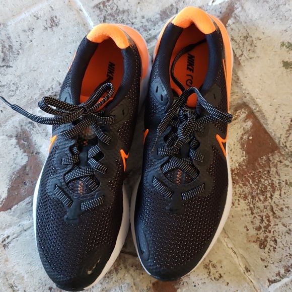 Nike Other - Nike renew sneakers